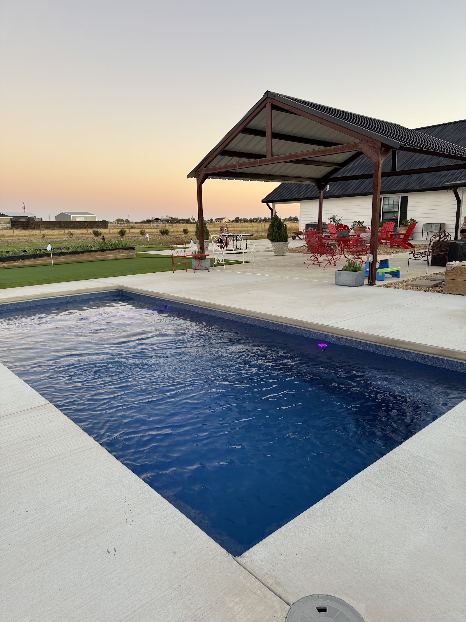 Resort-Style Saltwater Pool in Gardendale